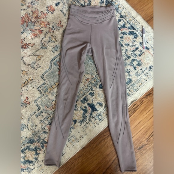 soldLululemon Get in Line SHR Tight 28&quot Super High Rise Violet Verbena - Picture 2 of 6